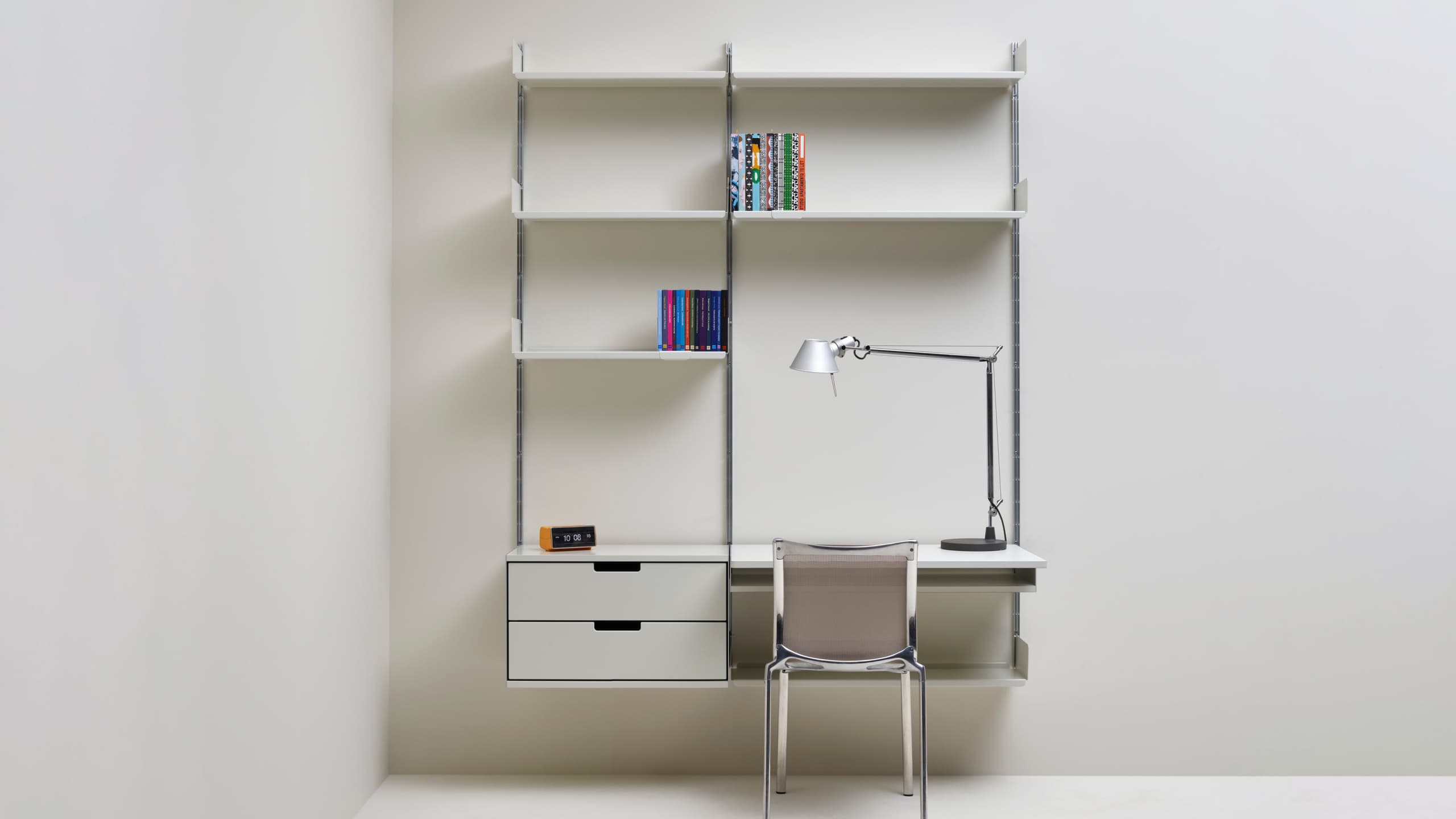Vitsoe 606 Universal Shelving System